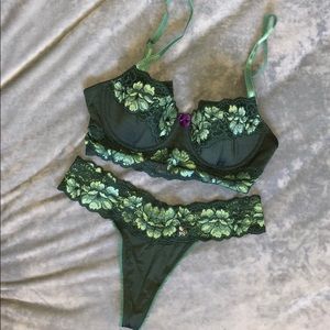 Adore Me lingerie set 💕